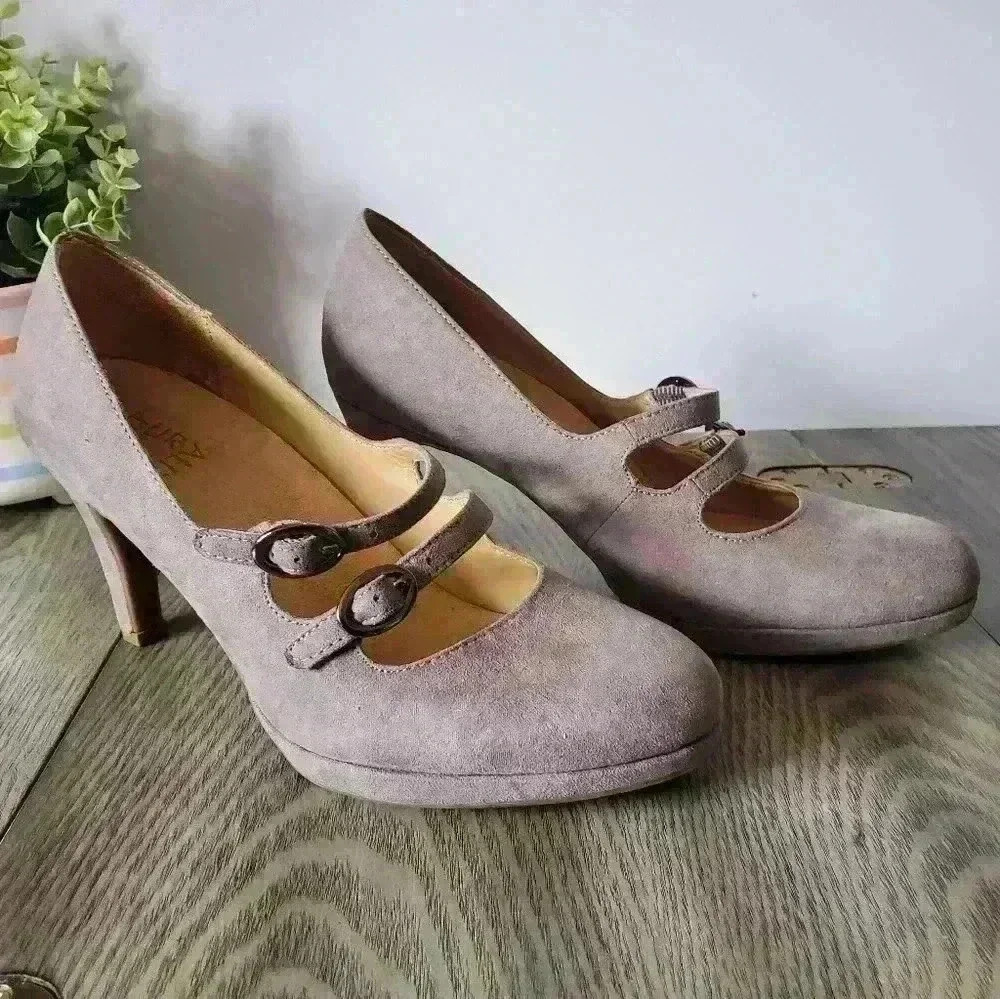 NATURALIZER grey prudence Maryjane pumps. Size 5.5